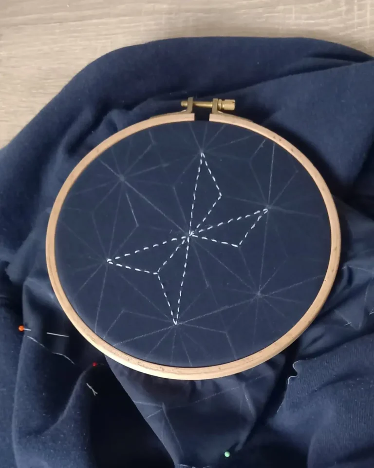 Broderie inspirée d'un motif sashiko